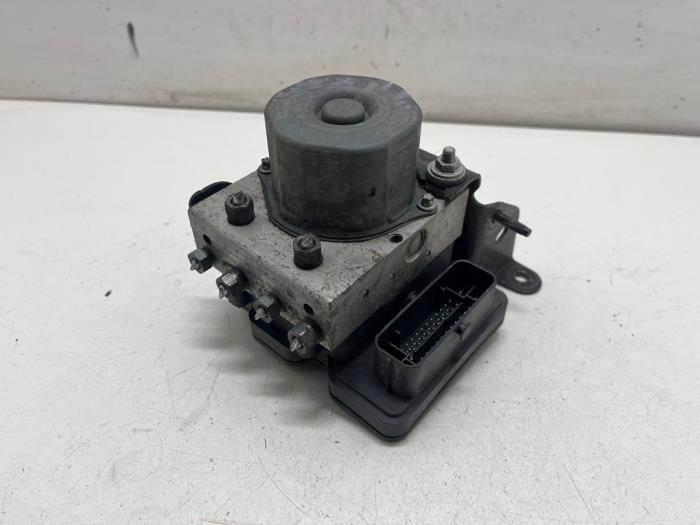 Gebruikte ABS Pomp Renault Twingo III (AH) 1.0 SCe 70 12V Prijs € 25,00 Margeregeling aangeboden door F. van den Mosselaar autodemontage