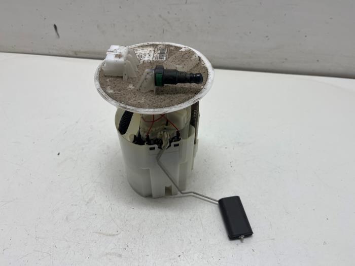 Gebruikte Tank element Pomp Renault Twingo III (AH) 1.0 SCe 70 12V Prijs € 35,00 Margeregeling aangeboden door F. van den Mosselaar autodemontage