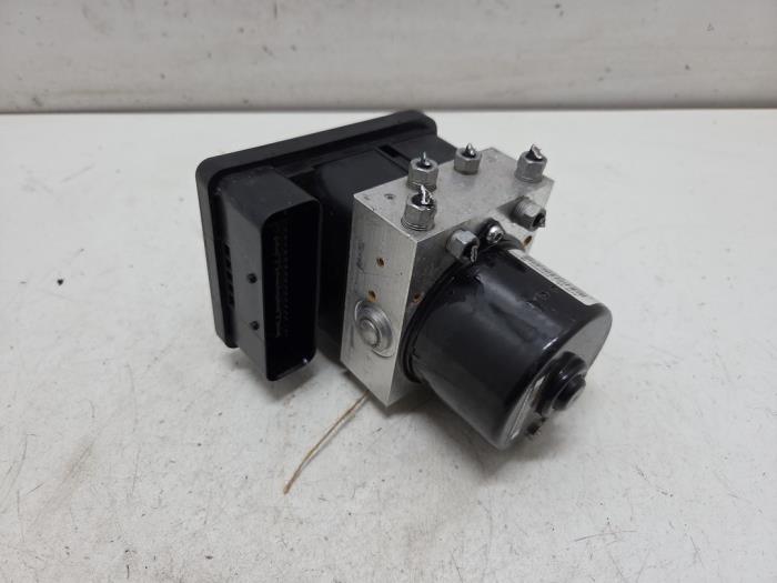 Gebruikte ABS Pomp BMW 1 serie (E87/87N) 120i 16V Prijs € 20,00 Margeregeling aangeboden door F. van den Mosselaar autodemontage