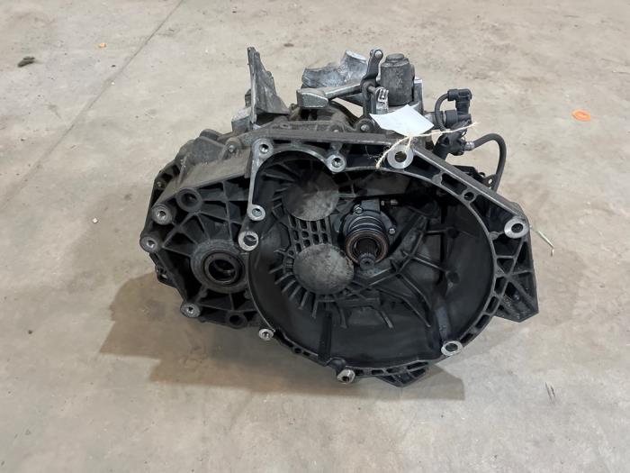 Gebruikte Versnellingsbak Opel Zafira Tourer (P12) 2.0 CDTI 16V 130 Ecotec Prijs € 250,00 Margeregeling aangeboden door F. van den Mosselaar autodemontage