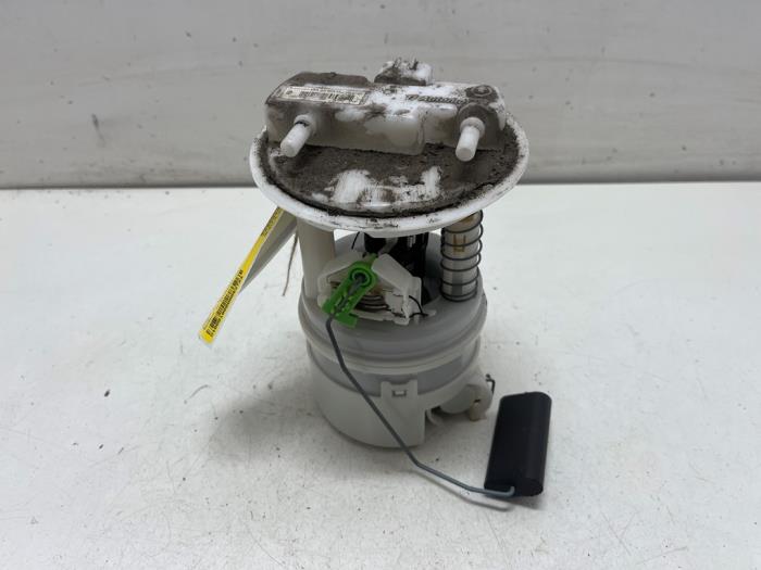 Gebruikte Tank element Pomp Dacia Sandero II 0.9 TCE 12V Prijs € 25,00 Margeregeling aangeboden door F. van den Mosselaar autodemontage