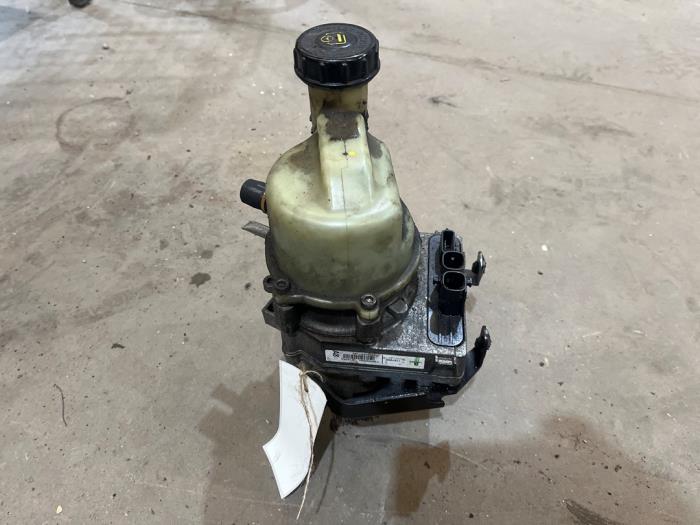 Gebruikte Servopomp Dacia Sandero II 0.9 TCE 12V Prijs € 100,00 Margeregeling aangeboden door F. van den Mosselaar autodemontage