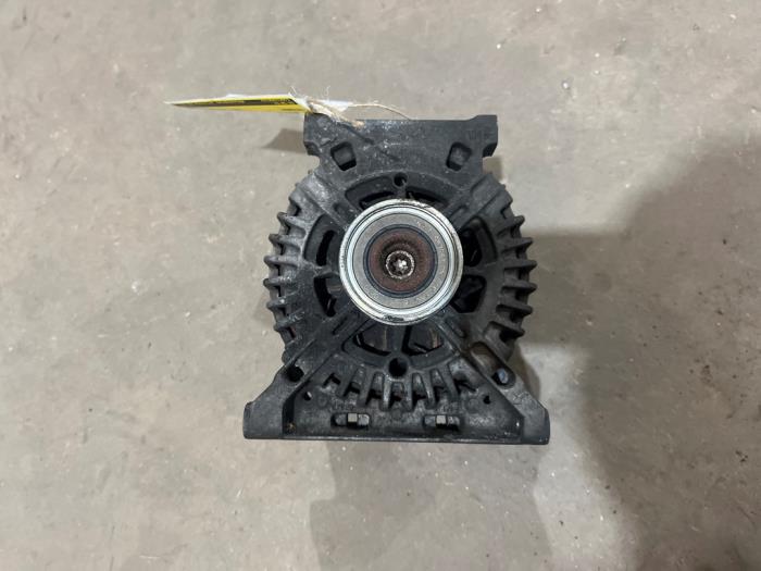 Gebruikte Dynamo Mercedes B (W245) 2.0 B-200 CDI 16V Prijs € 35,00 Margeregeling aangeboden door F. van den Mosselaar autodemontage