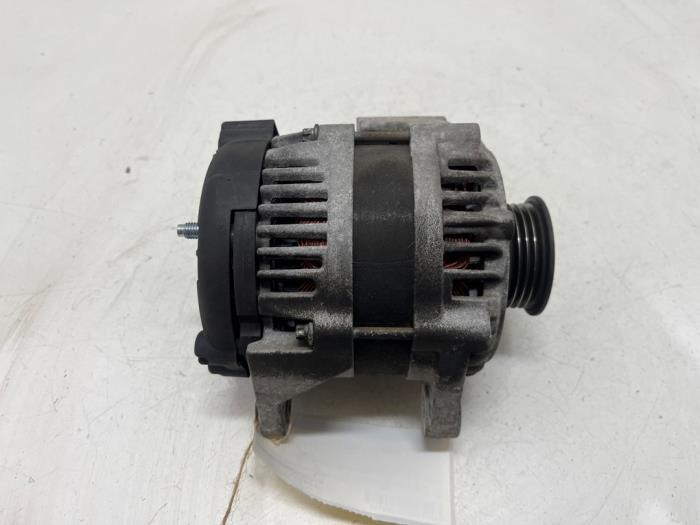 Gebruikte Dynamo Chevrolet Spark (M300) 1.0 16V Bifuel Prijs € 35,00 Margeregeling aangeboden door F. van den Mosselaar autodemontage