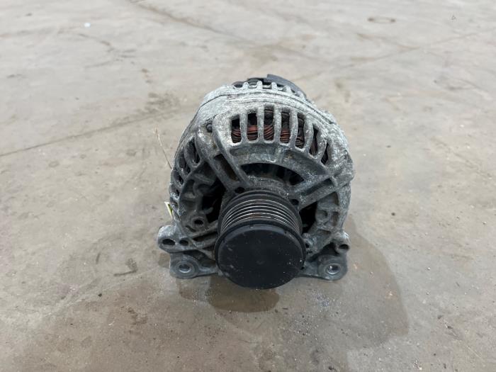 Gebruikte Dynamo Volkswagen Golf V (1K1) 1.9 TDI 4Motion Prijs € 35,00 Margeregeling aangeboden door F. van den Mosselaar autodemontage