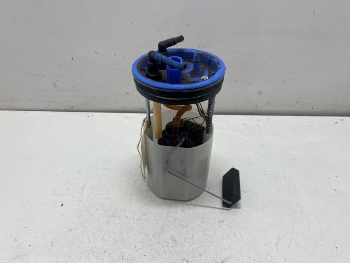 Gebruikte Tank element Pomp Skoda Fabia III (NJ3) 1.2 TSI 16V Prijs € 35,00 Margeregeling aangeboden door F. van den Mosselaar autodemontage