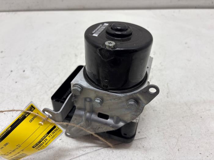 Gebruikte ABS Pomp BMW 3 serie (E90) 320i 16V Prijs € 40,00 Margeregeling aangeboden door F. van den Mosselaar autodemontage