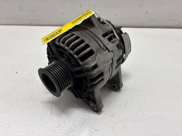 Gebruikte Dynamo Renault Clio III (BR/CR) 1.2 16V 75 Prijs € 35,00 Margeregeling aangeboden door F. van den Mosselaar autodemontage