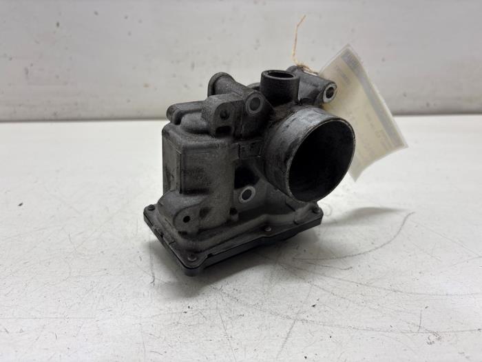 Gebruikte Gasklephuis Renault Clio III (BR/CR) 1.2 16V 75 Prijs € 35,00 Margeregeling aangeboden door F. van den Mosselaar autodemontage
