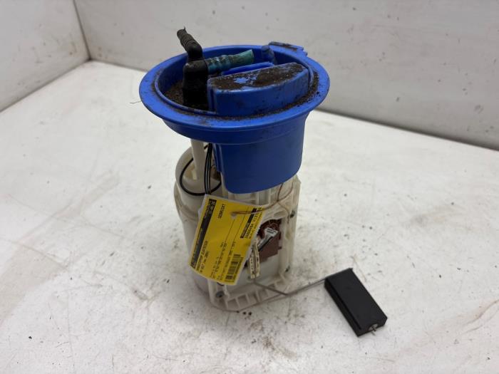 Gebruikte Tank element Pomp Volkswagen Golf V (1K1) 1.6 FSI 16V Prijs € 35,00 Margeregeling aangeboden door F. van den Mosselaar autodemontage