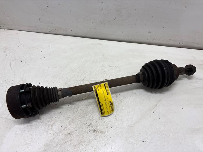 Gebruikte Aandrijfas links-voor Volkswagen Golf V (1K1) 1.6 FSI 16V Prijs € 35,00 Margeregeling aangeboden door F. van den Mosselaar autodemontage