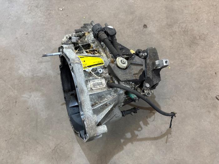 Gebruikte Versnellingsbak Renault Scénic III (JZ) 1.4 16V TCe 130 Prijs € 150,00 Margeregeling aangeboden door F. van den Mosselaar autodemontage