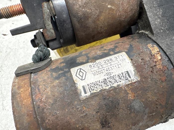 Startmotor van een Renault Clio III (BR/CR) 1.4 16V 2006