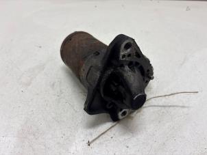 Startmotor van een Renault Clio III (BR/CR) 1.4 16V 2006