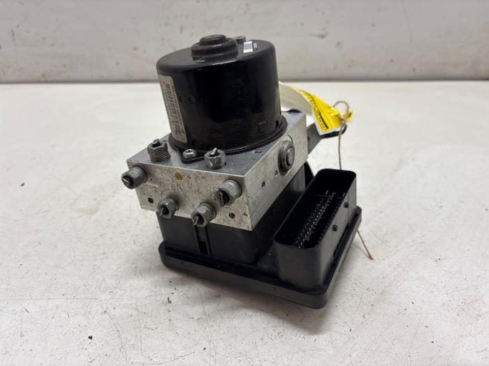 Gebruikte ABS Pomp BMW 3 serie Touring (E91) 318i 16V Prijs € 35,00 Margeregeling aangeboden door F. van den Mosselaar autodemontage