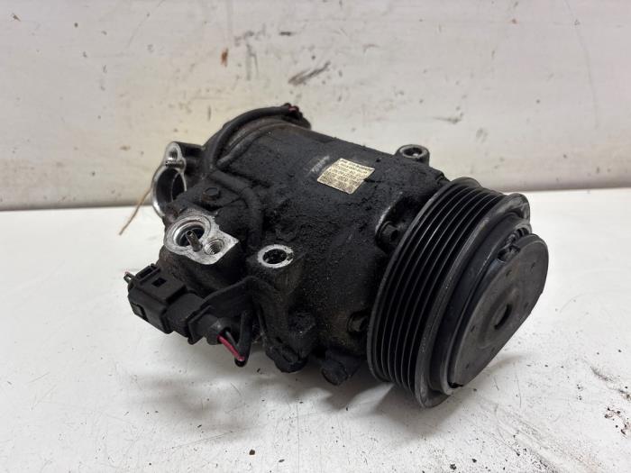 Gebruikte Aircopomp Volkswagen Polo V (6R) 1.2 12V BlueMotion Technology Prijs € 75,00 Margeregeling aangeboden door F. van den Mosselaar autodemontage