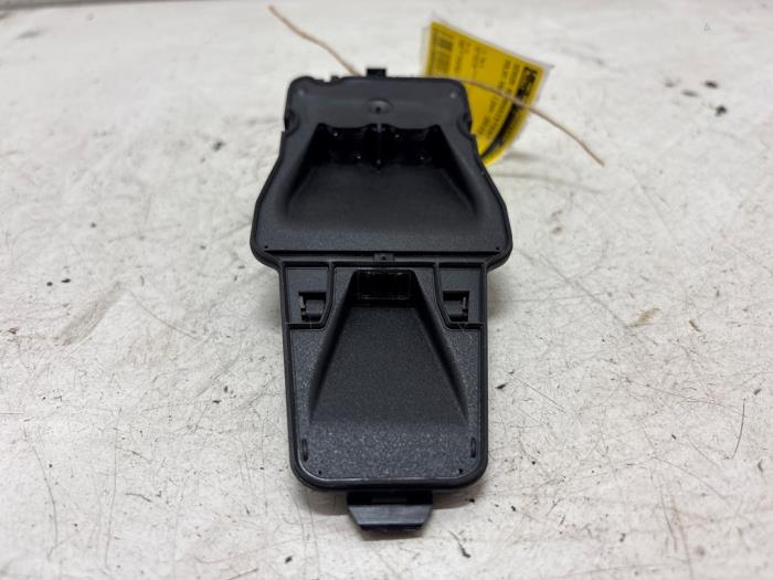 Gebruikte Sensor Remassistent Volvo V60 I (FW/GW) 2.4 D6 20V AWD Twin Engine Plug-in Hybrid Prijs € 20,00 Margeregeling aangeboden door F. van den Mosselaar autodemontage