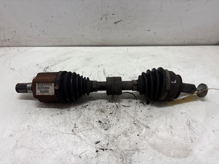 Gebruikte Aandrijfas links-voor Volvo V60 I (FW/GW) 2.4 D6 20V AWD Twin Engine Plug-in Hybrid Prijs € 35,00 Margeregeling aangeboden door F. van den Mosselaar autodemontage