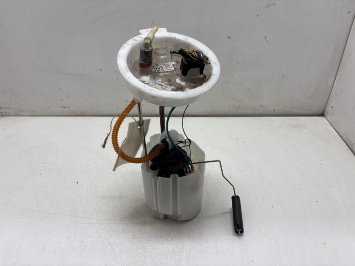 Gebruikte Tank element Pomp BMW 2 serie Active Tourer (F45) 225xe iPerformance 1.5 TwinPower Turbo 12V Prijs € 75,00 Margeregeling aangeboden door F. van den Mosselaar autodemontage