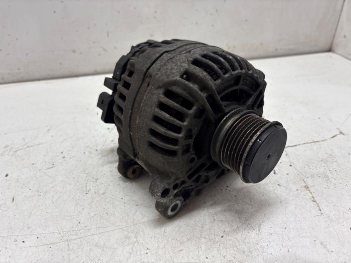 Gebruikte Dynamo Volkswagen Golf V (1K1) 1.6 Prijs € 35,00 Margeregeling aangeboden door F. van den Mosselaar autodemontage