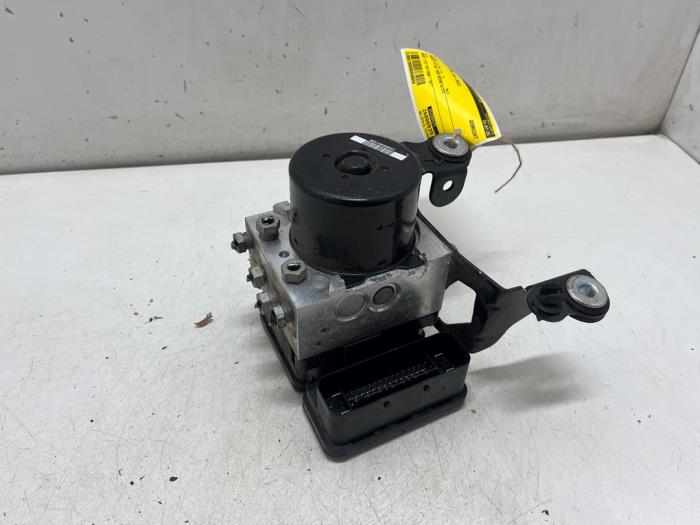 Gebruikte ABS Pomp Volvo XC60 I (DZ) 2.0 T5 16V Prijs € 25,00 Margeregeling aangeboden door F. van den Mosselaar autodemontage