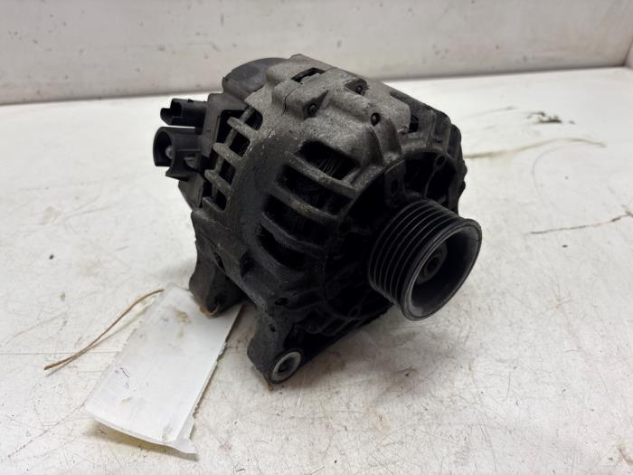Gebruikte Dynamo Peugeot 206+ (2L/M) 1.1 XR,XS Prijs € 35,00 Margeregeling aangeboden door F. van den Mosselaar autodemontage