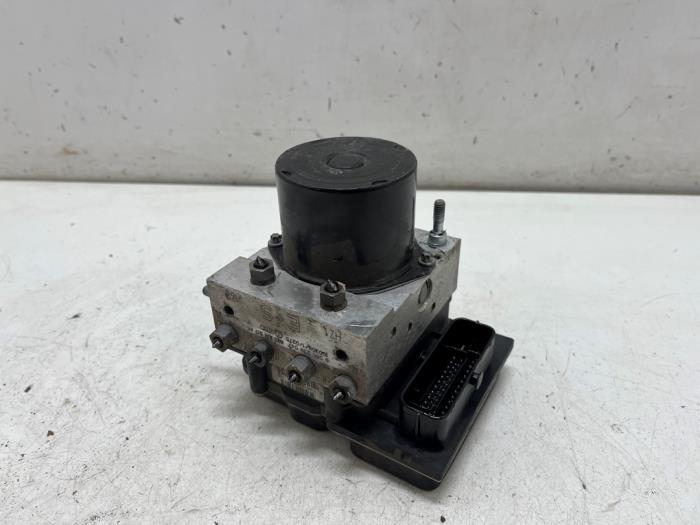 Gebruikte ABS Pomp Volkswagen Polo V (6R) 1.2 12V BlueMotion Technology Prijs € 25,00 Margeregeling aangeboden door F. van den Mosselaar autodemontage