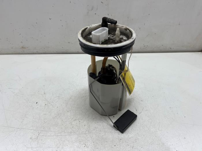 Gebruikte Tank element Pomp Volkswagen Polo V (6R) 1.2 12V BlueMotion Technology Prijs € 35,00 Margeregeling aangeboden door F. van den Mosselaar autodemontage