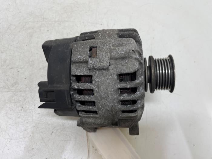 Gebruikte Dynamo Volkswagen Golf V (1K1) 1.4 16V Prijs € 35,00 Margeregeling aangeboden door F. van den Mosselaar autodemontage