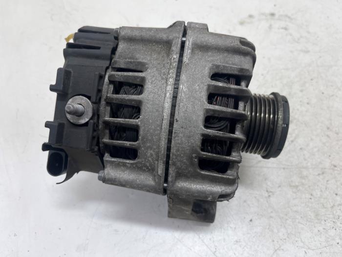 Gebruikte Dynamo BMW 3 serie Touring (F31) 318d 2.0 16V Prijs € 50,00 Margeregeling aangeboden door F. van den Mosselaar autodemontage
