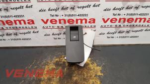 Gebruikte Schakelaar Elektrisch Raam Opel Insignia Sports Tourer 2.0 CDTI 16V Prijs € 9,99 Margeregeling aangeboden door Venema Autoparts