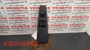 Gebruikte Raam schakelaar elektrisch Kia Cerato 1.6 16V Prijs € 34,95 Margeregeling aangeboden door Venema Autoparts