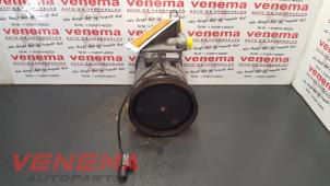 Gebruikte Pomp Airco Kia Carens I 1.8i 16V Prijs € 49,99 Margeregeling aangeboden door Venema Autoparts