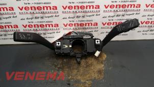 Gebruikte Combischakelaar Stuurkolom Volkswagen Caddy III (2KA,2KH,2CA,2CH) 1.6 TDI 16V Prijs € 24,99 Margeregeling aangeboden door Venema Autoparts