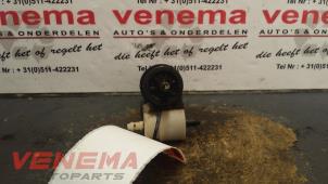 Gebruikte Ruitensproeierpomp voor Volkswagen Caddy III (2KA,2KH,2CA,2CH) 1.6 TDI 16V Prijs € 9,99 Margeregeling aangeboden door Venema Autoparts