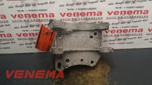 Gebruikte Dynamosteun boven Citroen C4 Coupé (LA) 1.6 16V Prijs € 30,00 Margeregeling aangeboden door Venema Autoparts