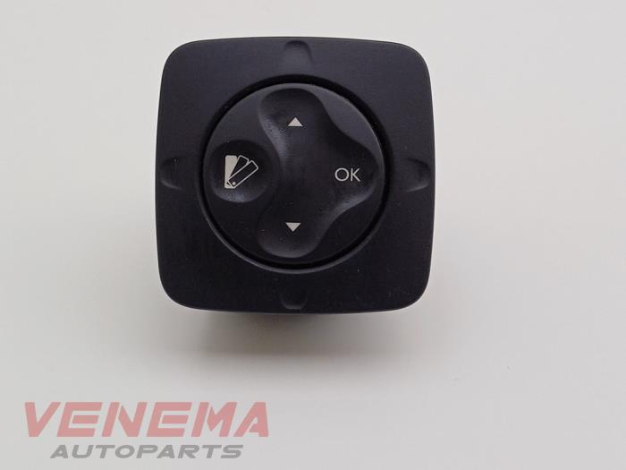 Gebruikte Bediening boordcomputer Renault Scénic III (JZ) 1.5 dCi 110 Prijs € 14,99 Margeregeling aangeboden door Venema Autoparts