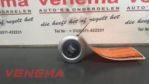 Gebruikte Start/Stop schakelaar BMW 1 serie (E81) 118d 16V Prijs € 9,95 Margeregeling aangeboden door Venema Autoparts