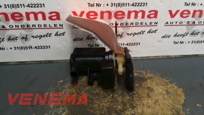 Gebruikte Overdrukklep Turbo Mercedes CLA Shooting Brake (117.9) 1.6 CLA-200 16V Prijs € 29,99 Margeregeling aangeboden door Venema Autoparts