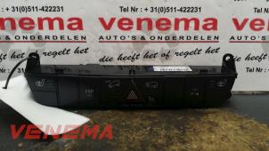 Gebruikte Schakelaar Mercedes ML II (164/4JG) 3.0 ML-280 CDI 4-Matic V6 24V Prijs € 49,95 Margeregeling aangeboden door Venema Autoparts