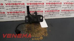 Gebruikte Motorkap Slotmechaniek Opel Insignia Sports Tourer 2.0 CDTI 16V Prijs € 35,00 Margeregeling aangeboden door Venema Autoparts