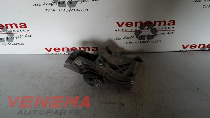 Gebruikte Dynamosteun onder Opel Insignia Sports Tourer 2.0 CDTI 16V Prijs € 40,00 Margeregeling aangeboden door Venema Autoparts