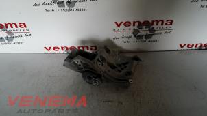 Gebruikte Dynamosteun onder Opel Insignia Sports Tourer 2.0 CDTI 16V Prijs € 40,00 Margeregeling aangeboden door Venema Autoparts