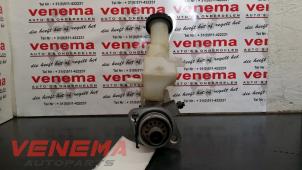 Gebruikte Hoofdremcilinder Nissan Micra (K12) 1.2 16V Prijs € 30,00 Margeregeling aangeboden door Venema Autoparts