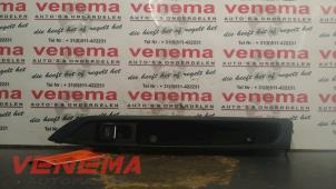 Gebruikte Ruit schakelaar elektrisch Ford B-Max (JK8) 1.4 16V Prijs € 24,95 Margeregeling aangeboden door Venema Autoparts