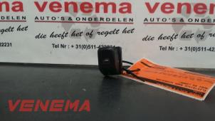 Gebruikte Ruit schakelaar elektrisch Audi A4 Avant (B8) 2.0 TDI 16V Prijs € 9,00 Margeregeling aangeboden door Venema Autoparts