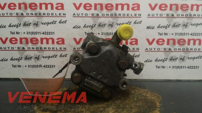 Gebruikte Pomp Servo Volkswagen Bora (1J2) 2.0 Prijs € 40,00 Margeregeling aangeboden door Venema Autoparts