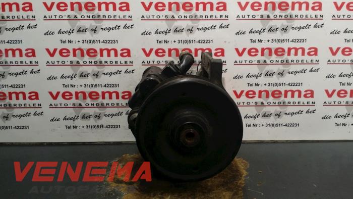 Gebruikte Pomp Servo Renault Laguna I (B56) 2.2 D RN,RT 12V Prijs € 65,00 Margeregeling aangeboden door Venema Autoparts