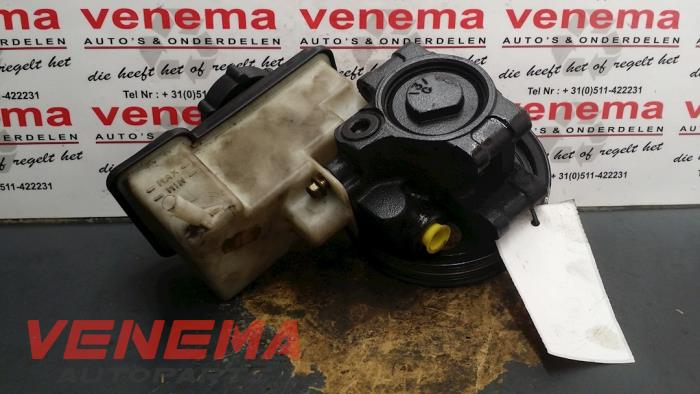 Stuurbekrachtiging Pomp van een Ford Mondeo III Wagon 1.8 16V 2002