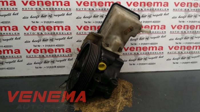 Stuurbekrachtiging Pomp van een Ford Mondeo III Wagon 1.8 16V 2002
